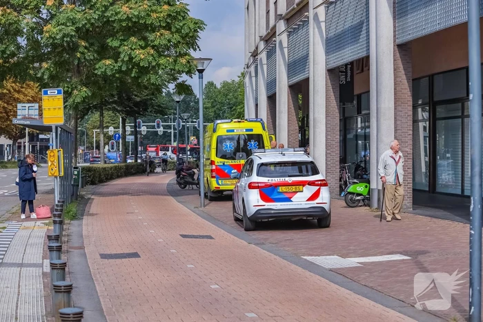 Scooterrijder en fietser botsen op fietspad
