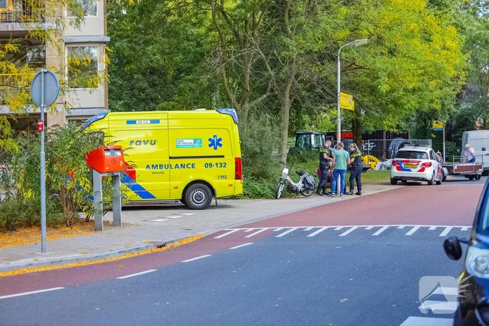 Man op scooter gewond bij aanrijding