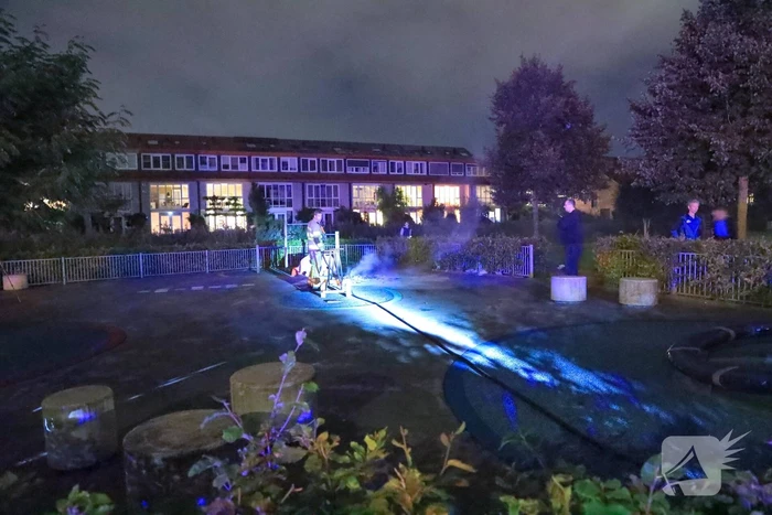 Folders in brand op speeltuin