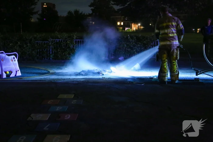 Folders in brand op speeltuin