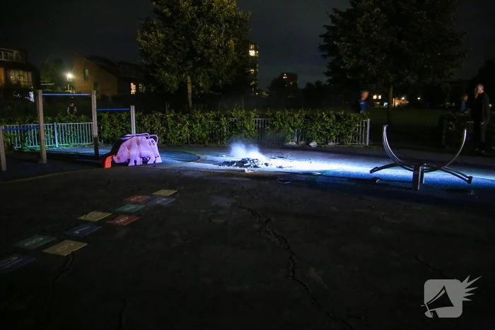 Folders in brand op speeltuin