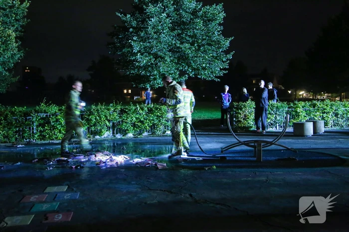 Folders in brand op speeltuin