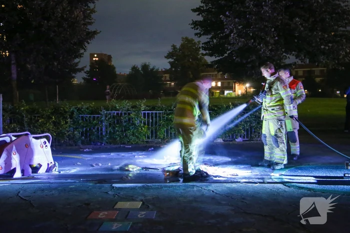 Folders in brand op speeltuin