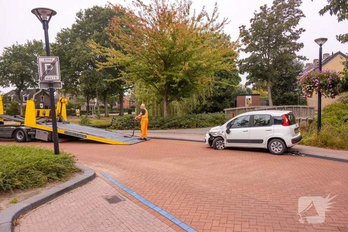 Twee ongelukken tegelijkertijd bij winkelcentrum