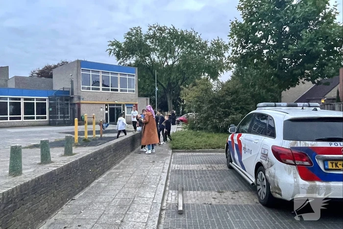Persoon valt van dak van leegstaande RK basisschool Dr Ariëns