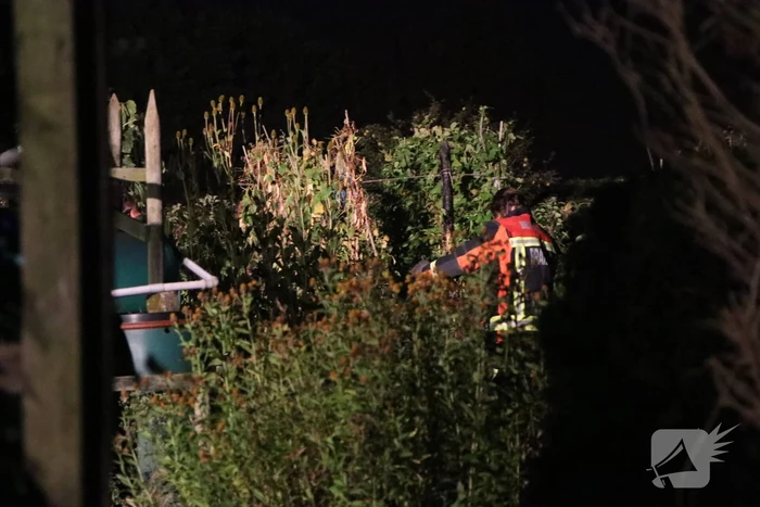 Tuinhuisje in vlammen opgegaan