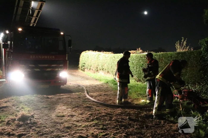 Tuinhuisje in vlammen opgegaan