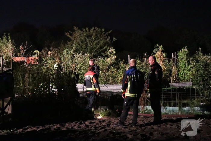 Tuinhuisje in vlammen opgegaan