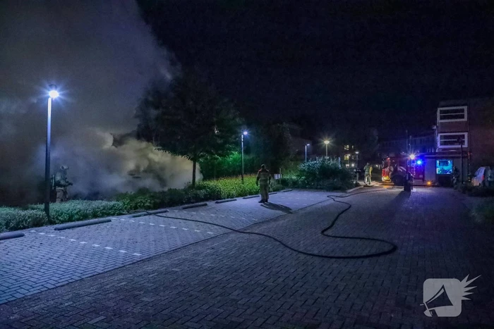 Brand in motorcompartiment van auto