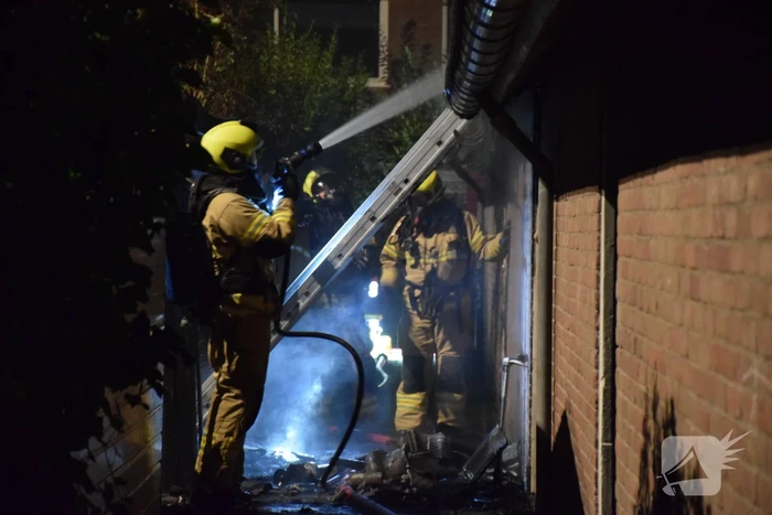 Grote brand in meerdere achtertuinen