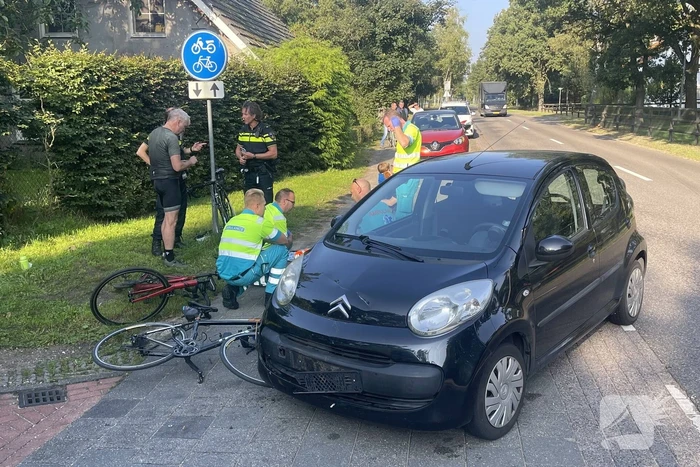 Drie wielrenners gewond bij aanrijding met auto