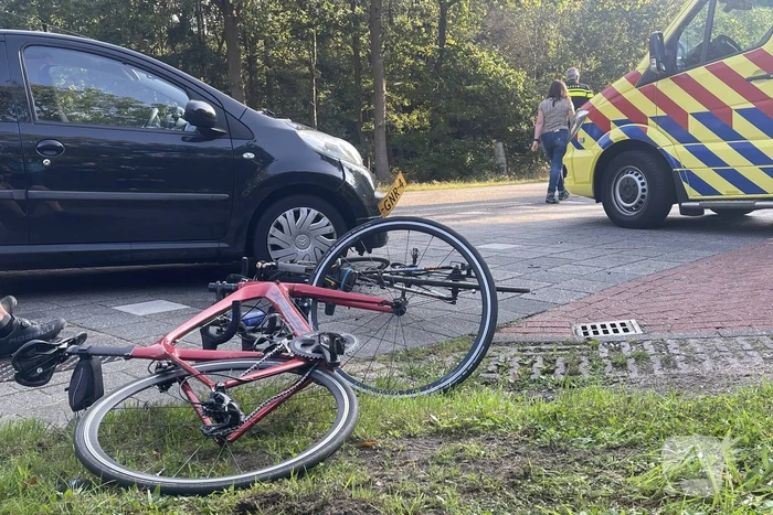 Drie wielrenners gewond bij aanrijding met auto