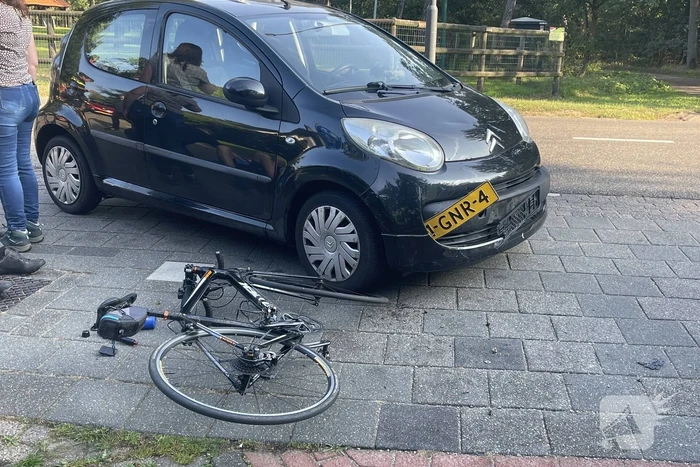 Drie wielrenners gewond bij aanrijding met auto