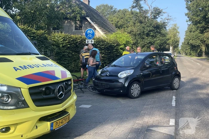 Drie wielrenners gewond bij aanrijding met auto