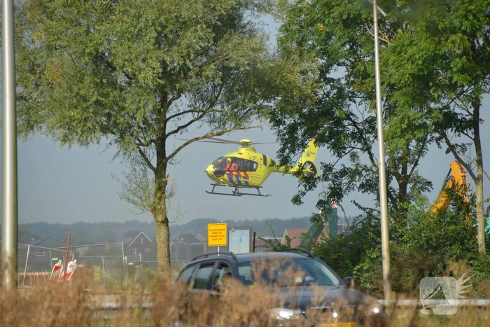 Hulpdiensten zoeken naar persoon in water
