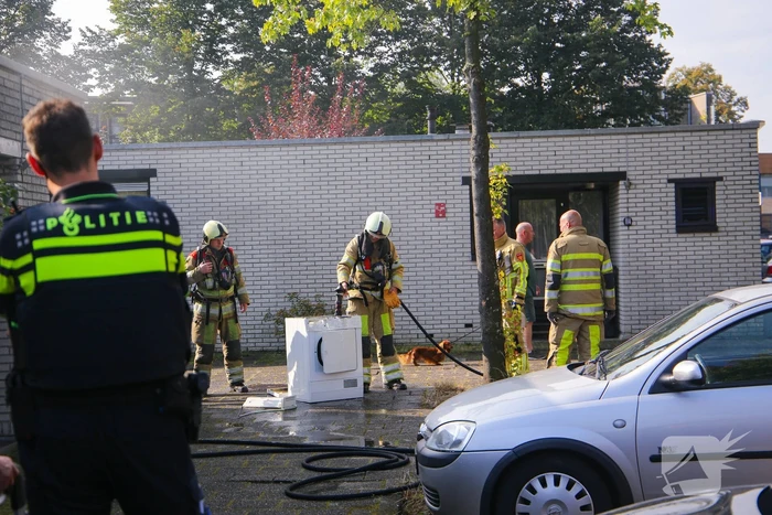 Bewoonster ademt rook in door brand in woning