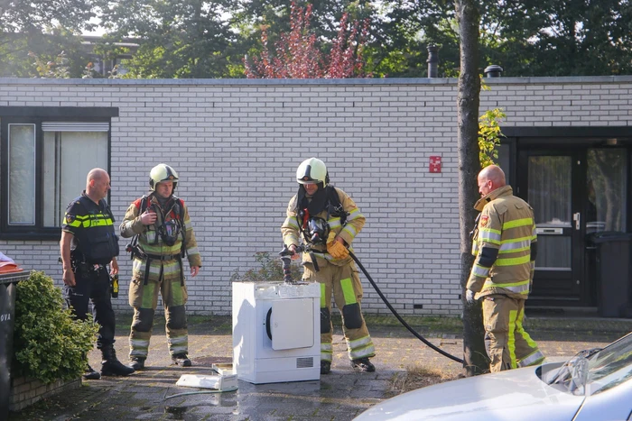Bewoonster ademt rook in door brand in woning