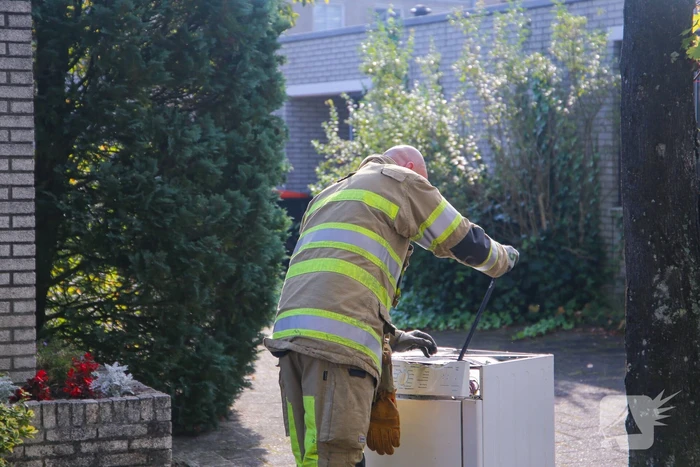 Bewoonster ademt rook in door brand in woning