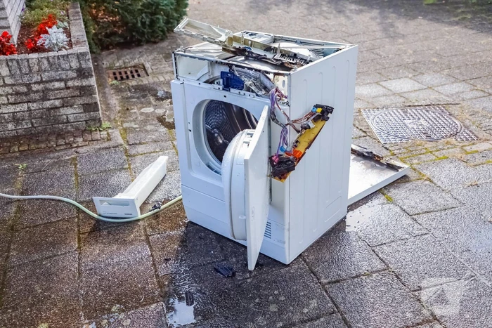 Bewoonster ademt rook in door brand in woning