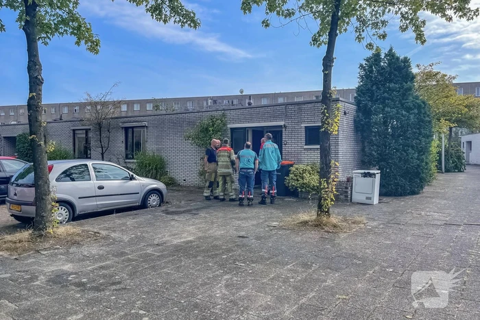 Bewoonster ademt rook in door brand in woning