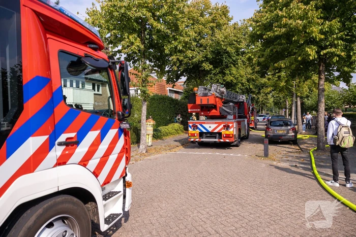Brand in bijkeuken overgeslagen naar dak