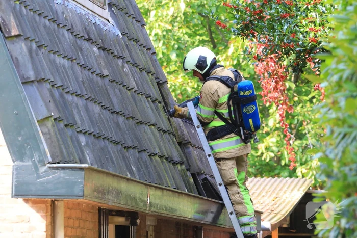 Brand in bijkeuken overgeslagen naar dak