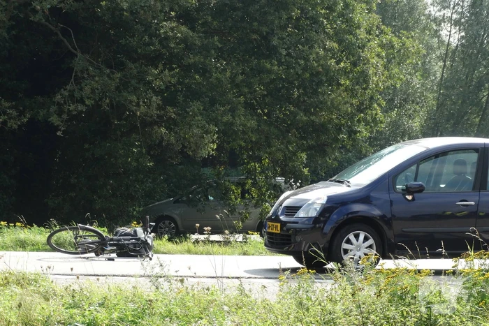 Fietser ernstig gewond door ongeval met personenauto