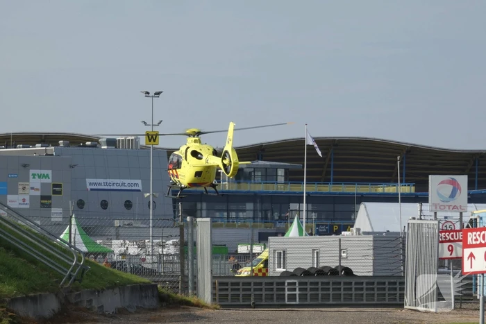 Traumahelikopter landt bij TT Circuit