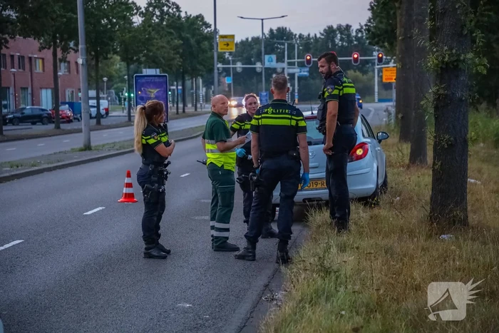 Persoon gewond door steekpartij in personenauto