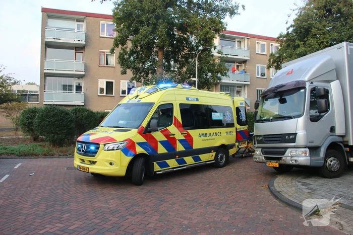 Persoon gewond na val van hoogte