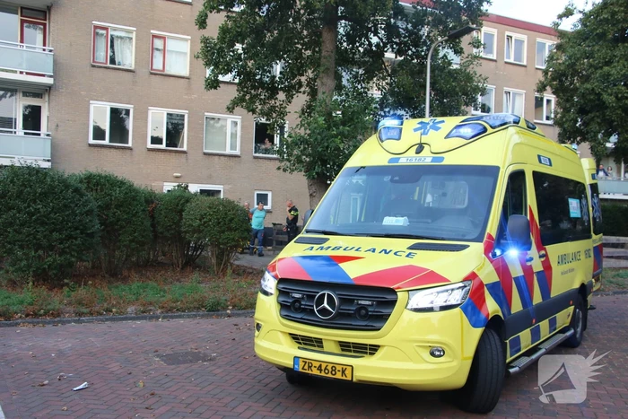 Persoon gewond na val van hoogte