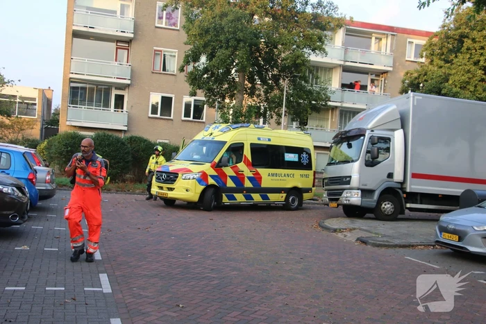 Persoon gewond na val van hoogte