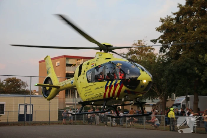 Persoon gewond na val van hoogte