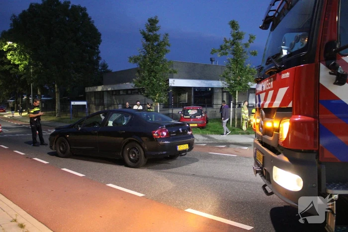 Bezorgauto komt in botsing met personenauto