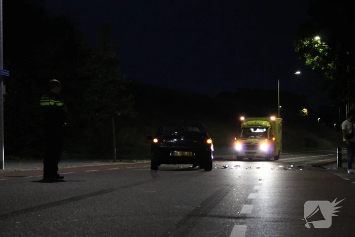 Bezorgauto komt in botsing met personenauto