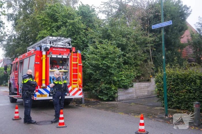Schuur van woning vat vlam