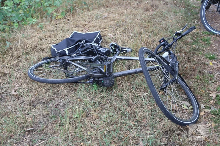 Fietser geschept door auto
