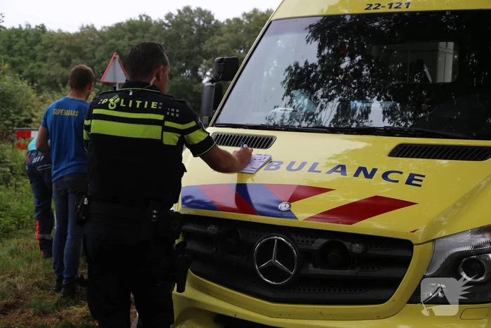 Fietser geschept door auto