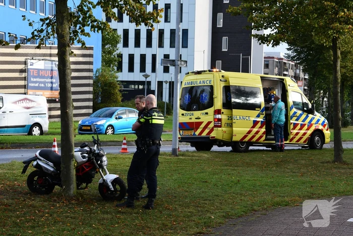 Brommerrijder gaat onderuit en raakt gewond