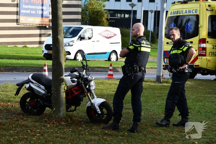 Brommerrijder gaat onderuit en raakt gewond
