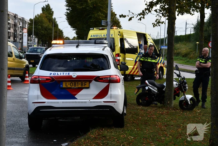 Brommerrijder gaat onderuit en raakt gewond