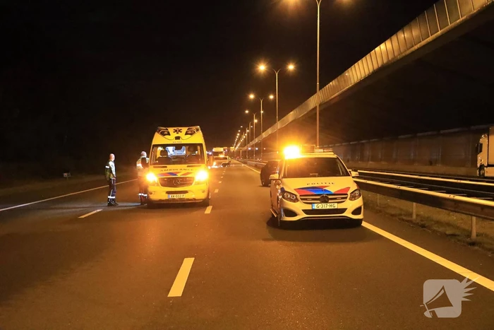 Personenauto crashed op snelweg
