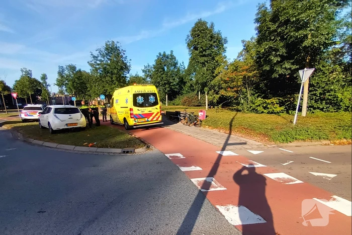 Fietser aangereden door automobilist op rotonde