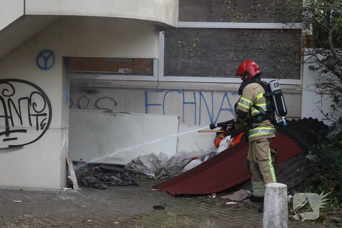 Afval in brand bij leegstand kantoorpand