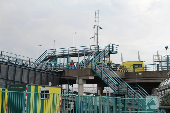 Traumahelikopter landt voor incident bij TESO veerhaven