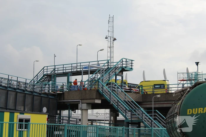 Traumahelikopter landt voor incident bij TESO veerhaven