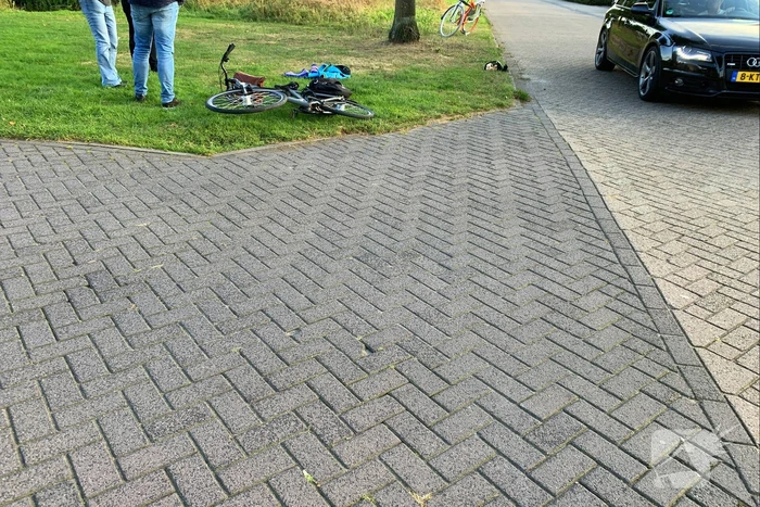 Fietsster aangereden door auto