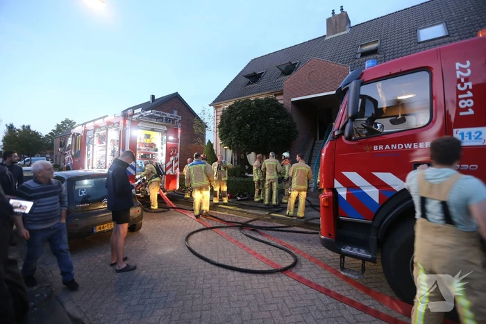 Veel rook bij brand in portiekwoning