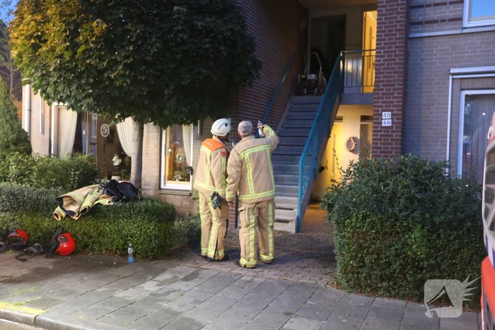 Veel rook bij brand in portiekwoning