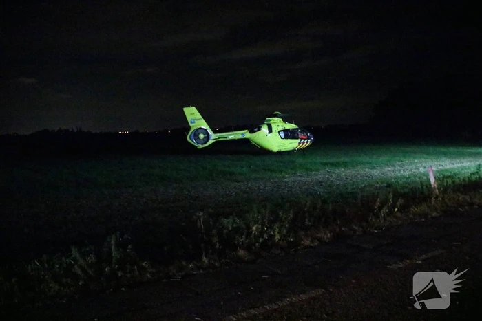 Auto slaat meerdere keren over de kop